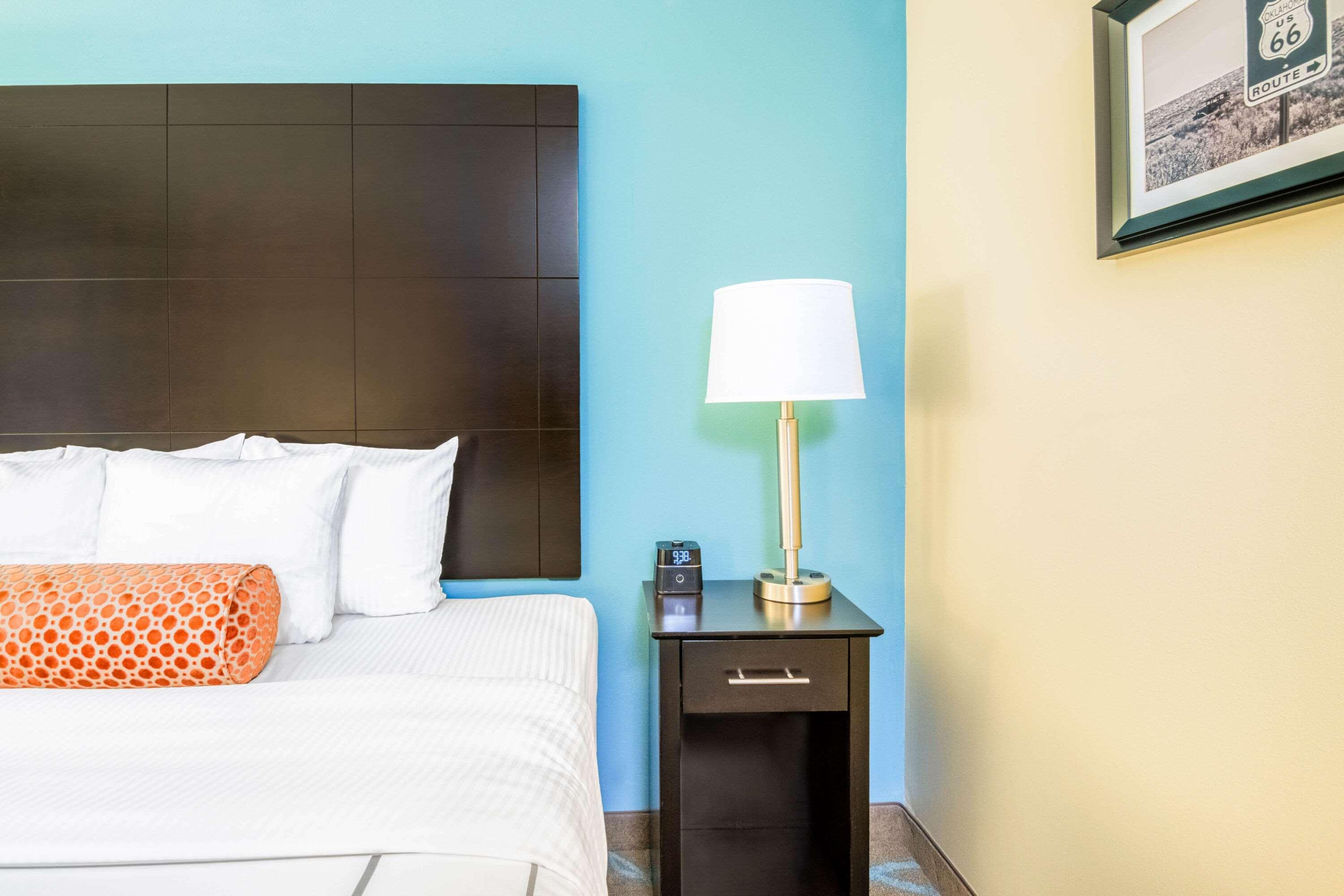 La Quinta By Wyndham Clinton Historic Route 66 Hotel Bagian luar foto